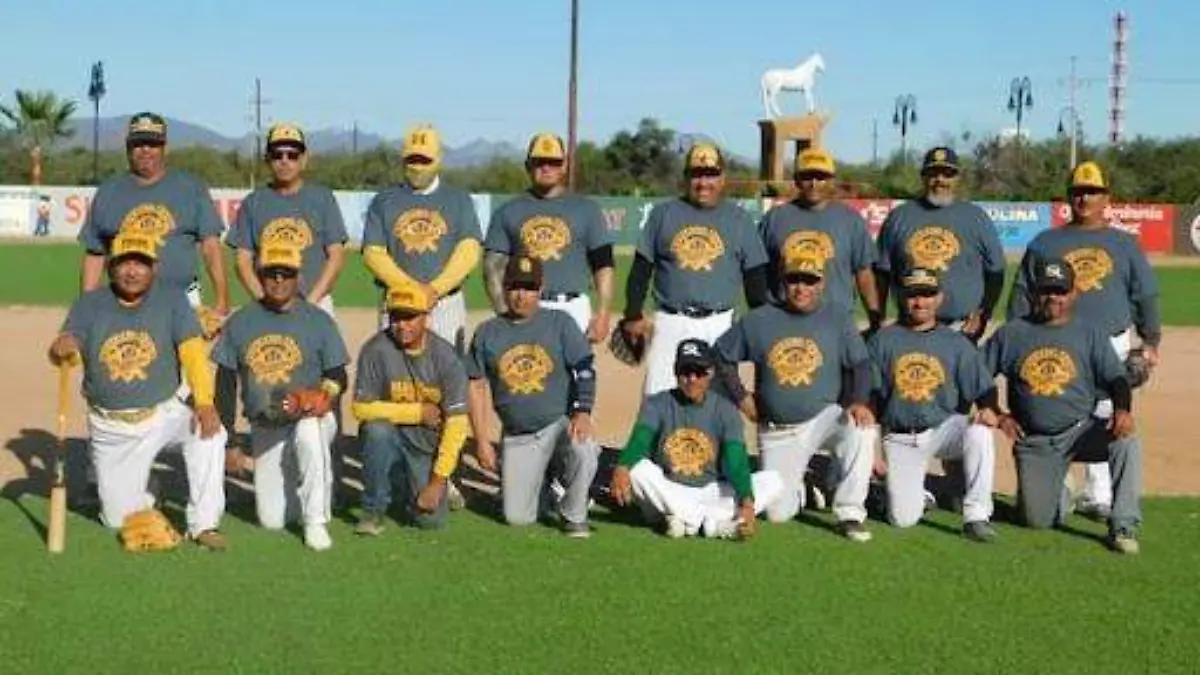 Los integrantes del equipo Margaros listos para recibir a todos